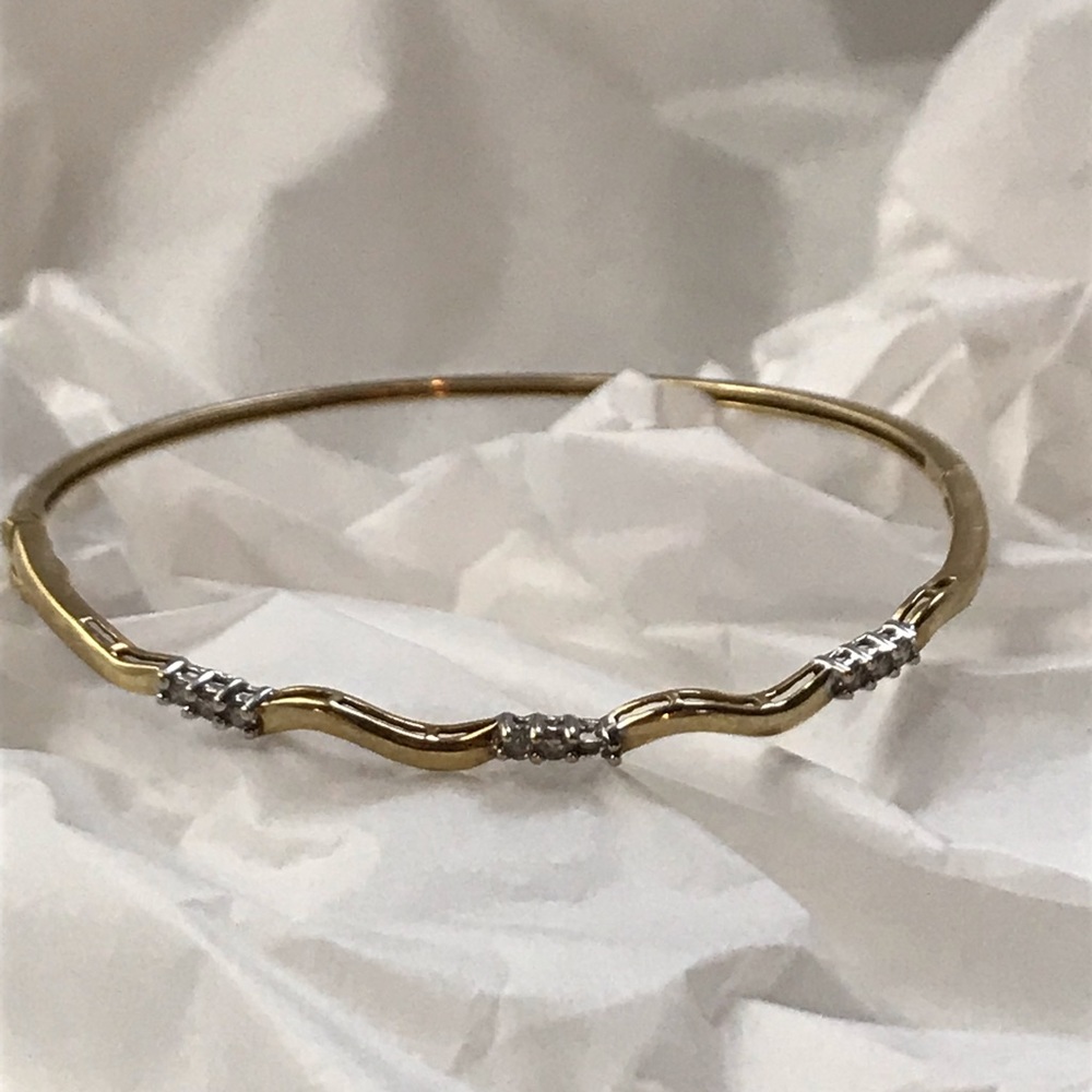 10Kgold and diamond bangle bracelet